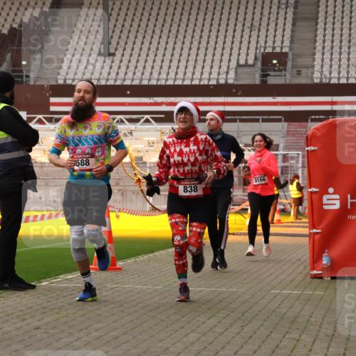 08.12.2024 - St. Pauli X-Mass-Run No. 14 Yannick Fuchs http://msf.ph/oto/7479257 08.12.2024 10:02:19 Ziel 479, 588, 838, 1784, 2780, 2965, 3255, 3304 meine-sportfotos.de