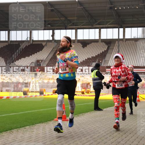 08.12.2024 - St. Pauli X-Mass-Run No. 14 Yannick Fuchs http://msf.ph/oto/7479286 08.12.2024 10:02:21 Ziel 479, 588, 838, 2780, 3255 meine-sportfotos.de