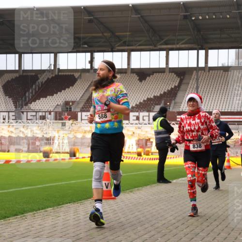 08.12.2024 - St. Pauli X-Mass-Run No. 14 Yannick Fuchs http://msf.ph/oto/7479289 08.12.2024 10:02:21 Ziel 479, 588, 838, 2780, 3255 meine-sportfotos.de