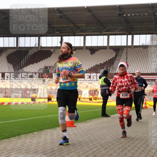 08.12.2024 - St. Pauli X-Mass-Run No. 14 Yannick Fuchs http://msf.ph/oto/7479294 08.12.2024 10:02:21 Ziel 479, 588, 838, 2780, 3255 meine-sportfotos.de