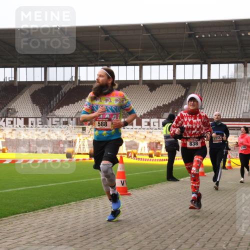 08.12.2024 - St. Pauli X-Mass-Run No. 14 Yannick Fuchs http://msf.ph/oto/7479301 08.12.2024 10:02:21 Ziel 479, 588, 838, 2780, 3255 meine-sportfotos.de