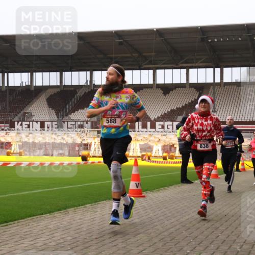 08.12.2024 - St. Pauli X-Mass-Run No. 14 Yannick Fuchs http://msf.ph/oto/7479303 08.12.2024 10:02:21 Ziel 479, 588, 838, 2780, 3255 meine-sportfotos.de