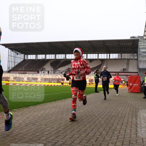 08.12.2024 - St. Pauli X-Mass-Run No. 14 Yannick Fuchs http://msf.ph/oto/7479320 08.12.2024 10:02:22 Ziel 479, 588, 838, 2780, 3255 meine-sportfotos.de