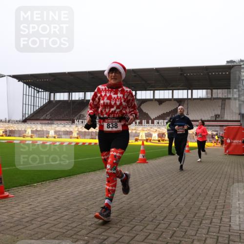 08.12.2024 - St. Pauli X-Mass-Run No. 14 Yannick Fuchs http://msf.ph/oto/7479339 08.12.2024 10:02:23 Ziel 479, 588, 838, 2780, 3255 meine-sportfotos.de