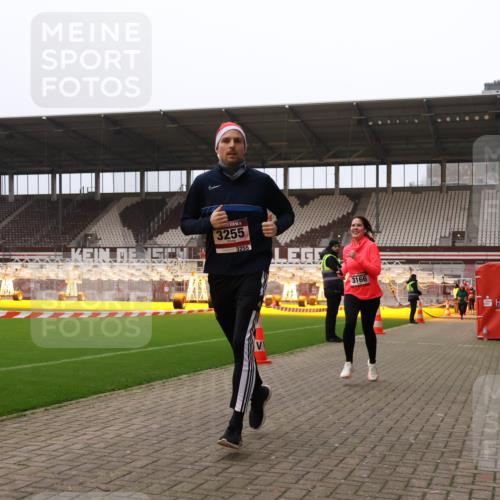 08.12.2024 - St. Pauli X-Mass-Run No. 14 Yannick Fuchs http://msf.ph/oto/7479343 08.12.2024 10:02:24 Ziel 479, 588, 838, 2780, 3255 meine-sportfotos.de