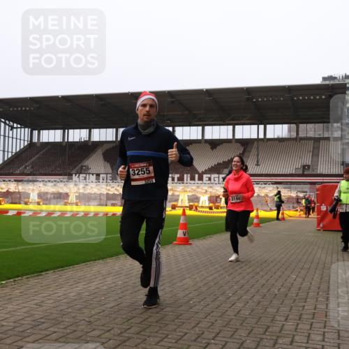 08.12.2024 - St. Pauli X-Mass-Run No. 14 Yannick Fuchs http://msf.ph/oto/7479354 08.12.2024 10:02:24 Ziel 479, 588, 838, 2780, 3255 meine-sportfotos.de