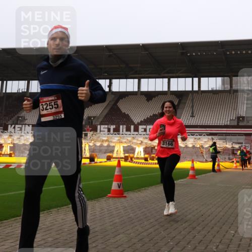 08.12.2024 - St. Pauli X-Mass-Run No. 14 Yannick Fuchs http://msf.ph/oto/7479361 08.12.2024 10:02:24 Ziel 479, 588, 838, 2780, 3255 meine-sportfotos.de