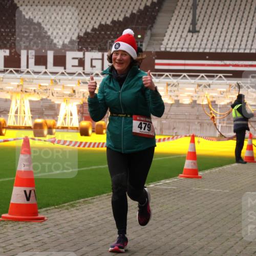 08.12.2024 - St. Pauli X-Mass-Run No. 14 Yannick Fuchs http://msf.ph/oto/7479409 08.12.2024 10:02:33 Ziel 187, 479, 604, 609, 1275, 2211, 2334, 2371, 2898 meine-sportfotos.de