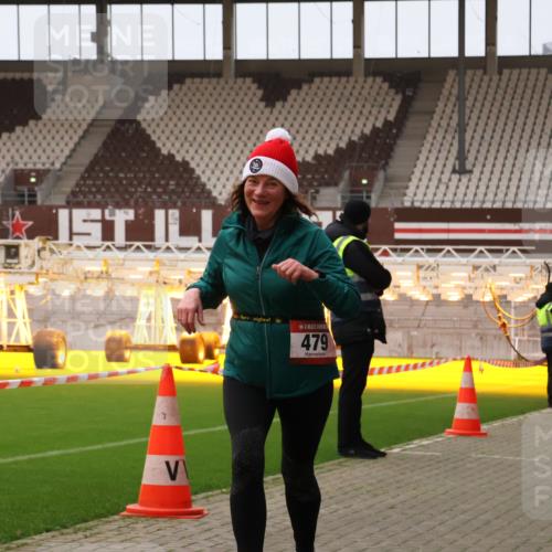 08.12.2024 - St. Pauli X-Mass-Run No. 14 Yannick Fuchs http://msf.ph/oto/7479433 08.12.2024 10:02:34 Ziel 187, 479, 604, 609, 1275, 2211, 2334, 2371, 2898 meine-sportfotos.de