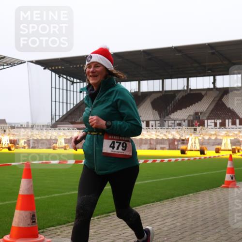 08.12.2024 - St. Pauli X-Mass-Run No. 14 Yannick Fuchs http://msf.ph/oto/7479460 08.12.2024 10:02:35 Ziel 187, 479, 604, 609, 1275, 2211, 2334, 2371, 2898 meine-sportfotos.de