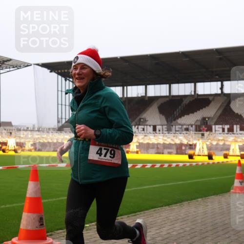 08.12.2024 - St. Pauli X-Mass-Run No. 14 Yannick Fuchs http://msf.ph/oto/7479464 08.12.2024 10:02:35 Ziel 187, 479, 604, 609, 1275, 2211, 2334, 2371, 2898 meine-sportfotos.de