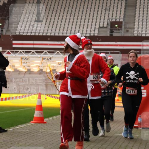 08.12.2024 - St. Pauli X-Mass-Run No. 14 Yannick Fuchs http://msf.ph/oto/7479469 08.12.2024 10:02:37 Ziel 187, 479, 604, 609, 1018, 1275, 2211, 2334, 2371, 2426, 2898, 3104, 3105 meine-sportfotos.de