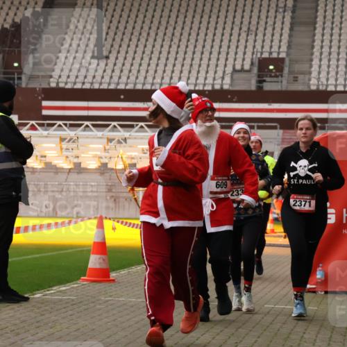08.12.2024 - St. Pauli X-Mass-Run No. 14 Yannick Fuchs http://msf.ph/oto/7479472 08.12.2024 10:02:37 Ziel 187, 479, 604, 609, 1018, 1275, 2211, 2334, 2371, 2426, 2898, 3104, 3105 meine-sportfotos.de