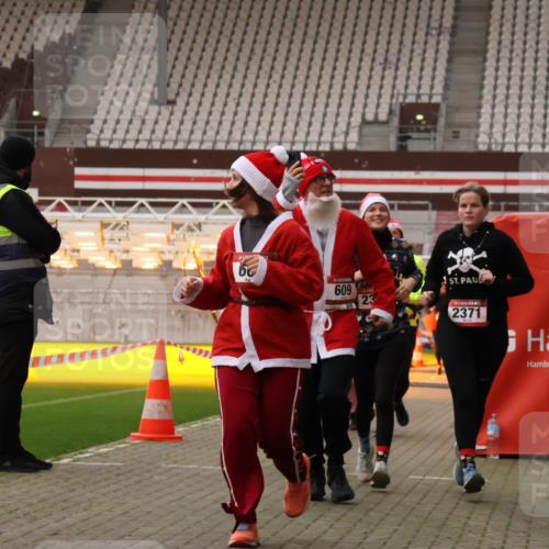 08.12.2024 - St. Pauli X-Mass-Run No. 14 Yannick Fuchs http://msf.ph/oto/7479476 08.12.2024 10:02:37 Ziel 187, 479, 604, 609, 1018, 1275, 2211, 2334, 2371, 2426, 2898, 3104, 3105 meine-sportfotos.de