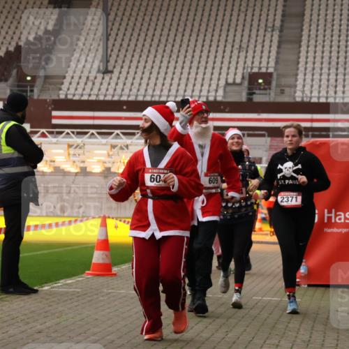 08.12.2024 - St. Pauli X-Mass-Run No. 14 Yannick Fuchs http://msf.ph/oto/7479481 08.12.2024 10:02:37 Ziel 187, 479, 604, 609, 1018, 1275, 2211, 2334, 2371, 2426, 2898, 3104, 3105 meine-sportfotos.de