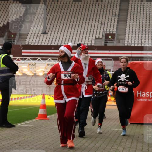 08.12.2024 - St. Pauli X-Mass-Run No. 14 Yannick Fuchs http://msf.ph/oto/7479484 08.12.2024 10:02:37 Ziel 187, 479, 604, 609, 1018, 1275, 2211, 2334, 2371, 2426, 2898, 3104, 3105 meine-sportfotos.de