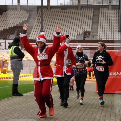 08.12.2024 - St. Pauli X-Mass-Run No. 14 Yannick Fuchs http://msf.ph/oto/7479504 08.12.2024 10:02:37 Ziel 187, 479, 604, 609, 1018, 1275, 2211, 2334, 2371, 2426, 2898, 3104, 3105 meine-sportfotos.de