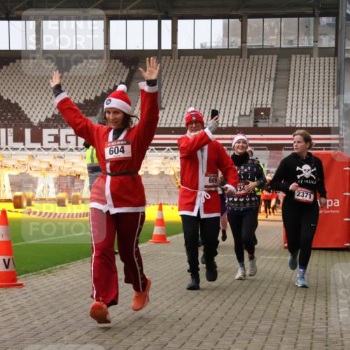 08.12.2024 - St. Pauli X-Mass-Run No. 14 Yannick Fuchs http://msf.ph/oto/7479514 08.12.2024 10:02:38 Ziel 187, 479, 604, 609, 1018, 1275, 2211, 2334, 2371, 2426, 2898, 3104, 3105 meine-sportfotos.de