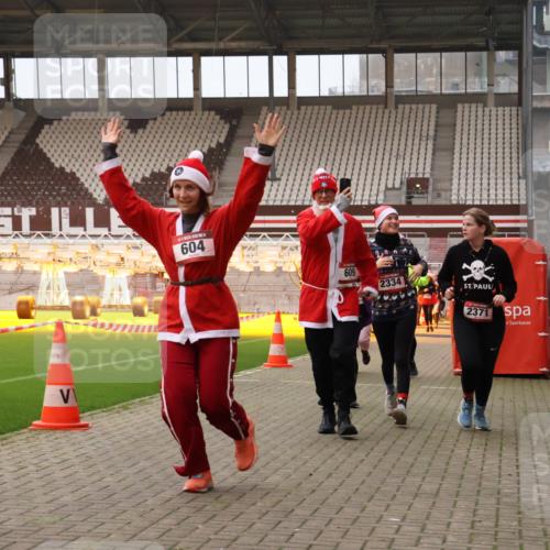 08.12.2024 - St. Pauli X-Mass-Run No. 14 Yannick Fuchs http://msf.ph/oto/7479521 08.12.2024 10:02:38 Ziel 187, 479, 604, 609, 1018, 1275, 2211, 2334, 2371, 2426, 2898, 3104, 3105 meine-sportfotos.de
