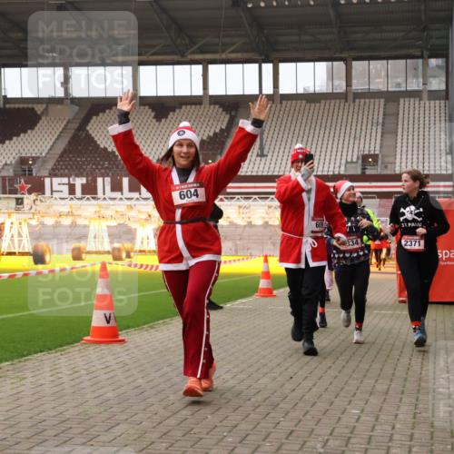 08.12.2024 - St. Pauli X-Mass-Run No. 14 Yannick Fuchs http://msf.ph/oto/7479527 08.12.2024 10:02:38 Ziel 187, 479, 604, 609, 1018, 1275, 2211, 2334, 2371, 2426, 2898, 3104, 3105 meine-sportfotos.de