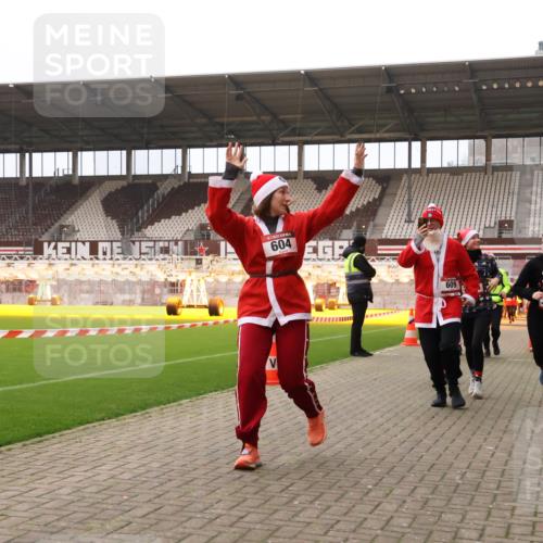 08.12.2024 - St. Pauli X-Mass-Run No. 14 Yannick Fuchs http://msf.ph/oto/7479542 08.12.2024 10:02:39 Ziel 187, 479, 604, 609, 1018, 1275, 2211, 2334, 2371, 2426, 2898, 3104, 3105 meine-sportfotos.de