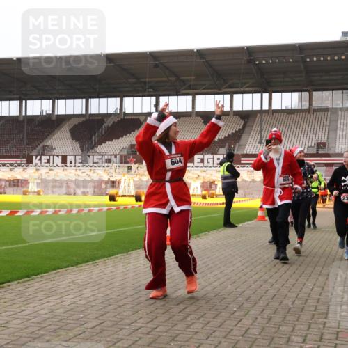 08.12.2024 - St. Pauli X-Mass-Run No. 14 Yannick Fuchs http://msf.ph/oto/7479544 08.12.2024 10:02:39 Ziel 187, 479, 604, 609, 1018, 1275, 2211, 2334, 2371, 2426, 2898, 3104, 3105 meine-sportfotos.de