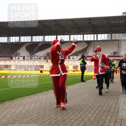 08.12.2024 - St. Pauli X-Mass-Run No. 14 Yannick Fuchs http://msf.ph/oto/7479547 08.12.2024 10:02:39 Ziel 187, 479, 604, 609, 1018, 1275, 2211, 2334, 2371, 2426, 2898, 3104, 3105 meine-sportfotos.de