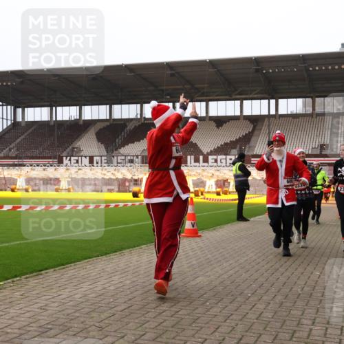 08.12.2024 - St. Pauli X-Mass-Run No. 14 Yannick Fuchs http://msf.ph/oto/7479553 08.12.2024 10:02:39 Ziel 187, 479, 604, 609, 1018, 1275, 2211, 2334, 2371, 2426, 2898, 3104, 3105 meine-sportfotos.de