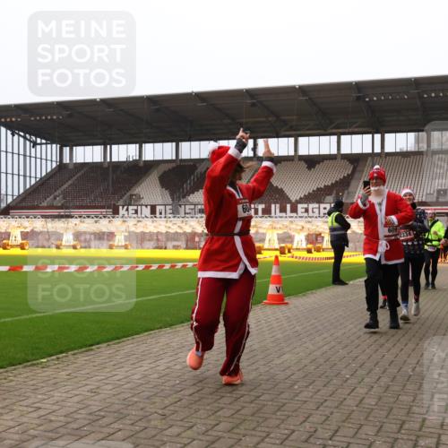 08.12.2024 - St. Pauli X-Mass-Run No. 14 Yannick Fuchs http://msf.ph/oto/7479559 08.12.2024 10:02:39 Ziel 187, 479, 604, 609, 1018, 1275, 2211, 2334, 2371, 2426, 2898, 3104, 3105 meine-sportfotos.de