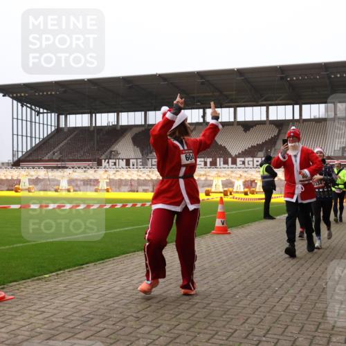 08.12.2024 - St. Pauli X-Mass-Run No. 14 Yannick Fuchs http://msf.ph/oto/7479564 08.12.2024 10:02:39 Ziel 187, 479, 604, 609, 1018, 1275, 2211, 2334, 2371, 2426, 2898, 3104, 3105 meine-sportfotos.de