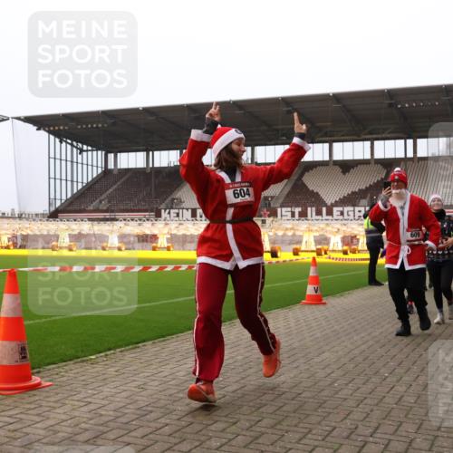 08.12.2024 - St. Pauli X-Mass-Run No. 14 Yannick Fuchs http://msf.ph/oto/7479568 08.12.2024 10:02:39 Ziel 187, 479, 604, 609, 1018, 1275, 2211, 2334, 2371, 2426, 2898, 3104, 3105 meine-sportfotos.de