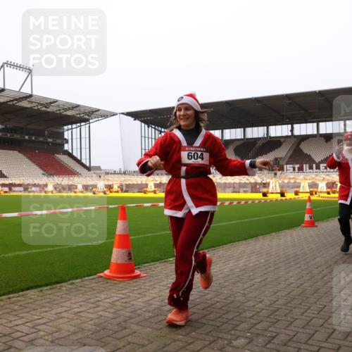 08.12.2024 - St. Pauli X-Mass-Run No. 14 Yannick Fuchs http://msf.ph/oto/7479578 08.12.2024 10:02:40 Ziel 187, 479, 604, 609, 1018, 1275, 2211, 2334, 2371, 2426, 2898, 3104, 3105 meine-sportfotos.de