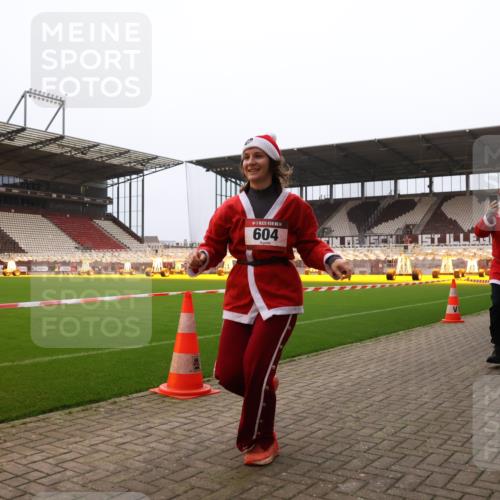 08.12.2024 - St. Pauli X-Mass-Run No. 14 Yannick Fuchs http://msf.ph/oto/7479582 08.12.2024 10:02:40 Ziel 187, 479, 604, 609, 1018, 1275, 2211, 2334, 2371, 2426, 2898, 3104, 3105 meine-sportfotos.de