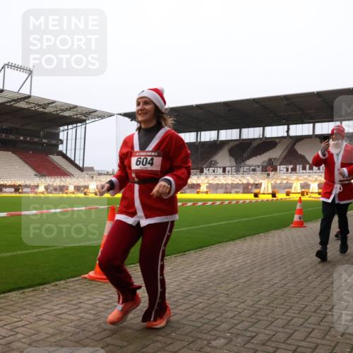 08.12.2024 - St. Pauli X-Mass-Run No. 14 Yannick Fuchs http://msf.ph/oto/7479585 08.12.2024 10:02:40 Ziel 187, 479, 604, 609, 1018, 1275, 2211, 2334, 2371, 2426, 2898, 3104, 3105 meine-sportfotos.de