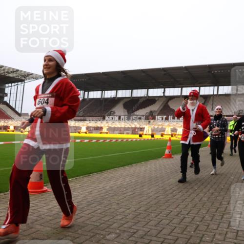 08.12.2024 - St. Pauli X-Mass-Run No. 14 Yannick Fuchs http://msf.ph/oto/7479589 08.12.2024 10:02:40 Ziel 187, 479, 604, 609, 1018, 1275, 2211, 2334, 2371, 2426, 2898, 3104, 3105 meine-sportfotos.de