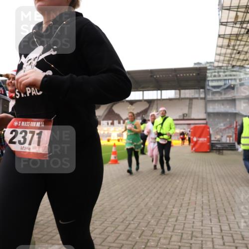 08.12.2024 - St. Pauli X-Mass-Run No. 14 Yannick Fuchs http://msf.ph/oto/7479664 08.12.2024 10:02:42 Ziel 187, 479, 604, 609, 1018, 1275, 2211, 2334, 2371, 2426, 2898, 3104, 3105 meine-sportfotos.de