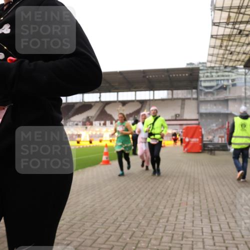 08.12.2024 - St. Pauli X-Mass-Run No. 14 Yannick Fuchs http://msf.ph/oto/7479667 08.12.2024 10:02:42 Ziel 187, 479, 604, 609, 1018, 1275, 2211, 2334, 2371, 2426, 2898, 3104, 3105 meine-sportfotos.de