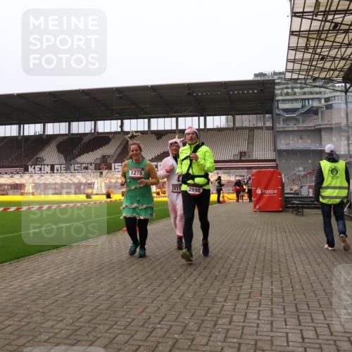 08.12.2024 - St. Pauli X-Mass-Run No. 14 Yannick Fuchs http://msf.ph/oto/7479678 08.12.2024 10:02:43 Ziel 187, 345, 349, 479, 604, 609, 1018, 1275, 2211, 2334, 2371, 2426, 2898, 3104, 3105 meine-sportfotos.de