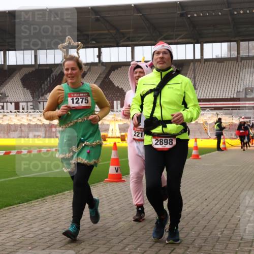 08.12.2024 - St. Pauli X-Mass-Run No. 14 Yannick Fuchs http://msf.ph/oto/7479691 08.12.2024 10:02:43 Ziel 187, 345, 349, 479, 604, 609, 1018, 1275, 2211, 2334, 2371, 2426, 2898, 3104, 3105 meine-sportfotos.de
