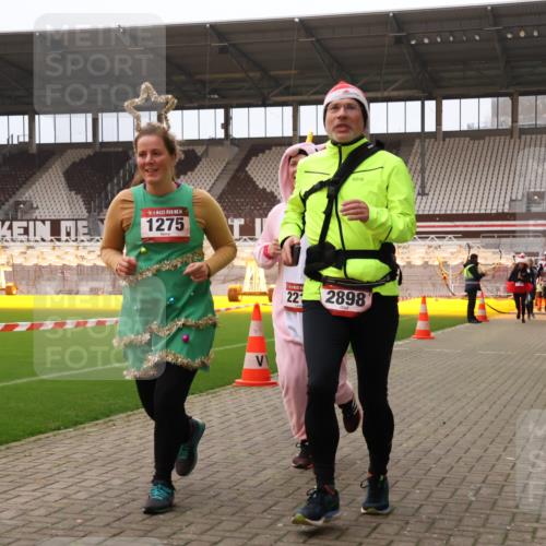 08.12.2024 - St. Pauli X-Mass-Run No. 14 Yannick Fuchs http://msf.ph/oto/7479693 08.12.2024 10:02:43 Ziel 187, 345, 349, 479, 604, 609, 1018, 1275, 2211, 2334, 2371, 2426, 2898, 3104, 3105 meine-sportfotos.de