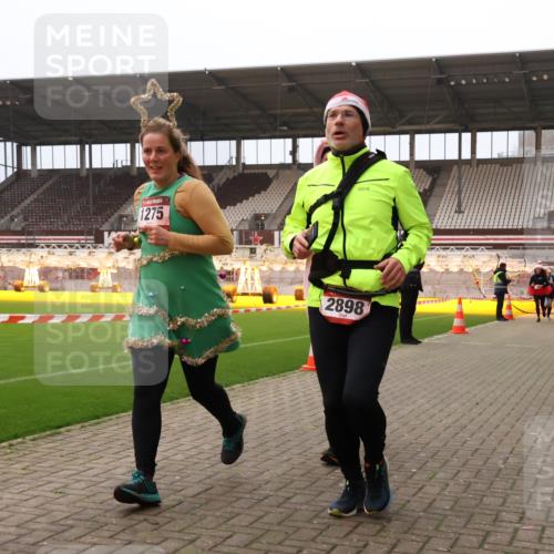 08.12.2024 - St. Pauli X-Mass-Run No. 14 Yannick Fuchs http://msf.ph/oto/7479708 08.12.2024 10:02:43 Ziel 187, 345, 349, 479, 604, 609, 1018, 1275, 2211, 2334, 2371, 2426, 2898, 3104, 3105 meine-sportfotos.de