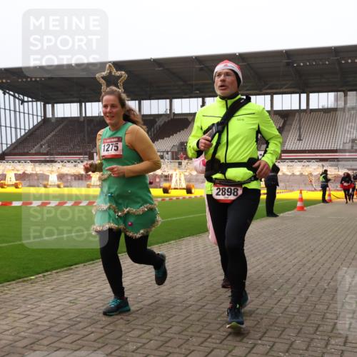 08.12.2024 - St. Pauli X-Mass-Run No. 14 Yannick Fuchs http://msf.ph/oto/7479710 08.12.2024 10:02:44 Ziel 187, 345, 349, 604, 609, 1018, 1275, 2211, 2334, 2371, 2426, 2898, 3104, 3105 meine-sportfotos.de