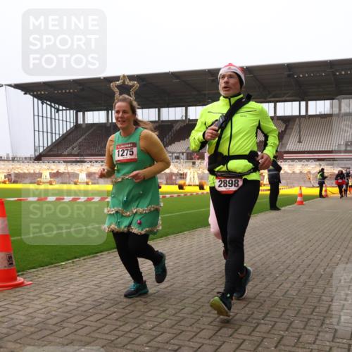 08.12.2024 - St. Pauli X-Mass-Run No. 14 Yannick Fuchs http://msf.ph/oto/7479713 08.12.2024 10:02:44 Ziel 187, 345, 349, 604, 609, 1018, 1275, 2211, 2334, 2371, 2426, 2898, 3104, 3105 meine-sportfotos.de