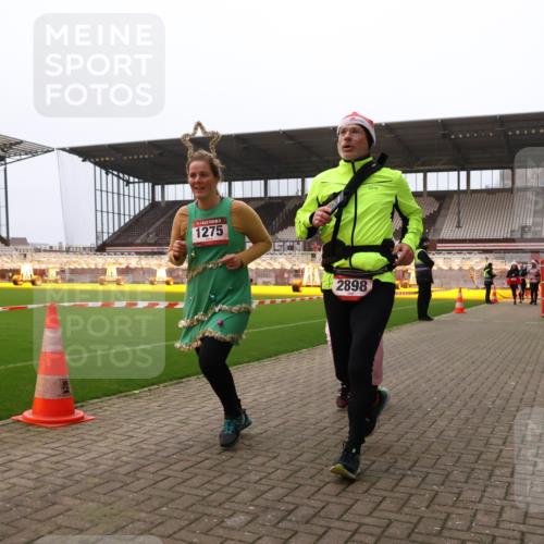 08.12.2024 - St. Pauli X-Mass-Run No. 14 Yannick Fuchs http://msf.ph/oto/7479716 08.12.2024 10:02:44 Ziel 187, 345, 349, 604, 609, 1018, 1275, 2211, 2334, 2371, 2426, 2898, 3104, 3105 meine-sportfotos.de