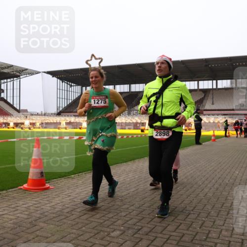 08.12.2024 - St. Pauli X-Mass-Run No. 14 Yannick Fuchs http://msf.ph/oto/7479719 08.12.2024 10:02:44 Ziel 187, 345, 349, 604, 609, 1018, 1275, 2211, 2334, 2371, 2426, 2898, 3104, 3105 meine-sportfotos.de