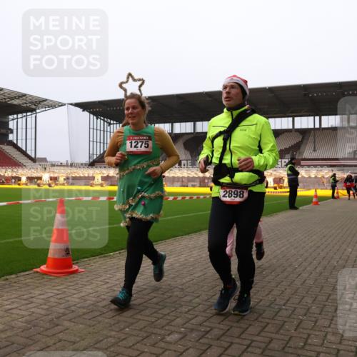 08.12.2024 - St. Pauli X-Mass-Run No. 14 Yannick Fuchs http://msf.ph/oto/7479722 08.12.2024 10:02:44 Ziel 187, 345, 349, 604, 609, 1018, 1275, 2211, 2334, 2371, 2426, 2898, 3104, 3105 meine-sportfotos.de