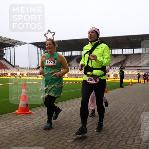 08.12.2024 - St. Pauli X-Mass-Run No. 14 Yannick Fuchs http://msf.ph/oto/7479725 08.12.2024 10:02:44 Ziel 187, 345, 349, 604, 609, 1018, 1275, 2211, 2334, 2371, 2426, 2898, 3104, 3105 meine-sportfotos.de