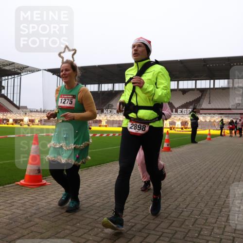 08.12.2024 - St. Pauli X-Mass-Run No. 14 Yannick Fuchs http://msf.ph/oto/7479728 08.12.2024 10:02:44 Ziel 187, 345, 349, 604, 609, 1018, 1275, 2211, 2334, 2371, 2426, 2898, 3104, 3105 meine-sportfotos.de