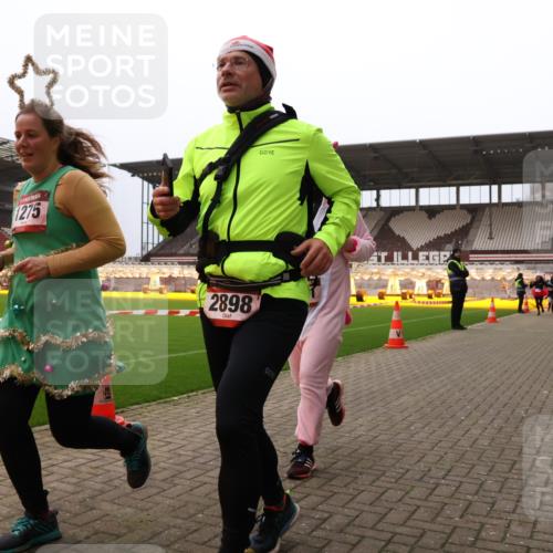 08.12.2024 - St. Pauli X-Mass-Run No. 14 Yannick Fuchs http://msf.ph/oto/7479741 08.12.2024 10:02:44 Ziel 187, 345, 349, 604, 609, 1018, 1275, 2211, 2334, 2371, 2426, 2898, 3104, 3105 meine-sportfotos.de