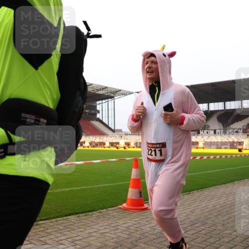 08.12.2024 - St. Pauli X-Mass-Run No. 14 Yannick Fuchs http://msf.ph/oto/7479747 08.12.2024 10:02:45 Ziel 187, 345, 349, 604, 609, 1018, 1275, 2211, 2334, 2371, 2426, 2898, 3104, 3105 meine-sportfotos.de